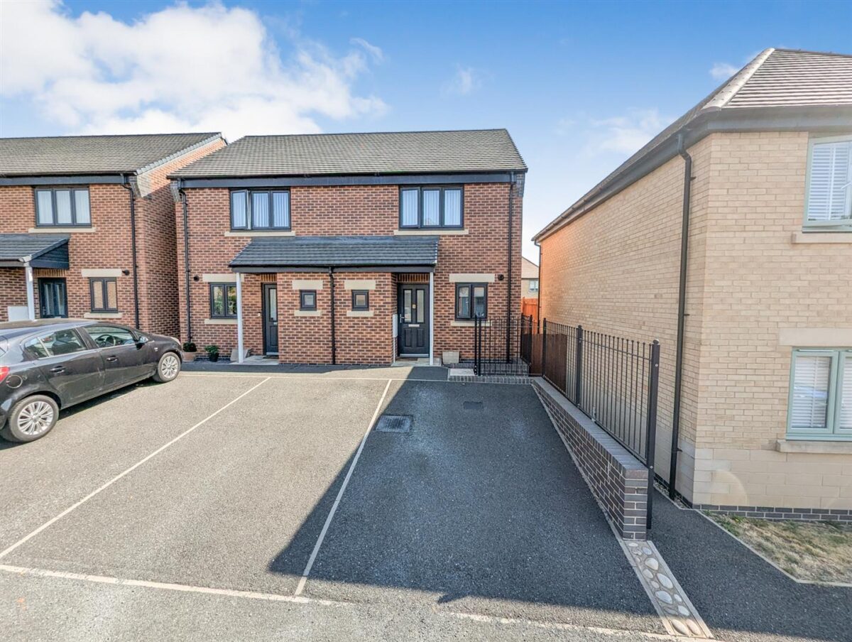 Troon Close, Corby