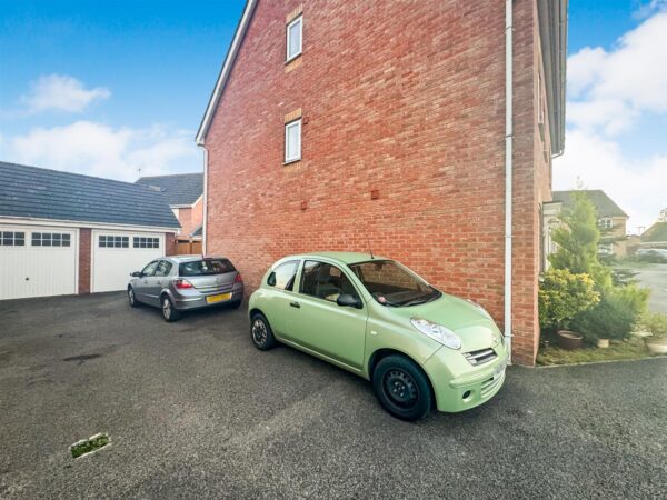 Magpie Close, Corby