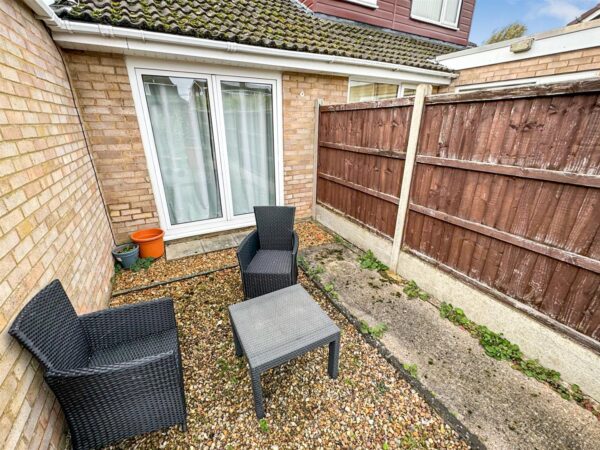 Katrine Close, Corby