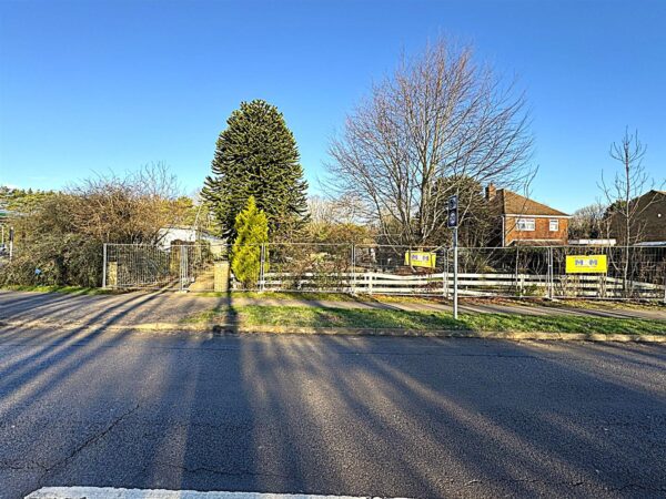 Corby Road, Weldon, Corby